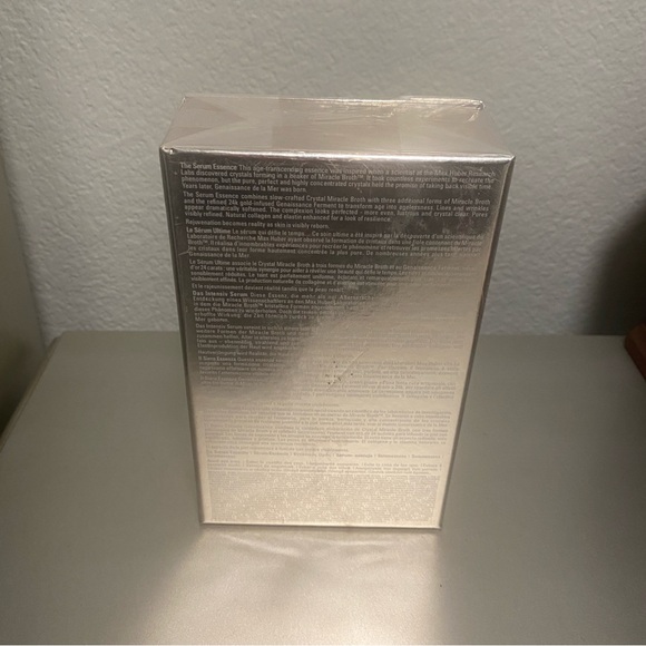NEW SEALED La Mer Genaissance De La Mer The Serum
Essence - 1 fl.oz. - Picture 6 of 7